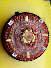 Cargar imagen en el visor de la galería, Charola de madurados con jamón serrano Fritz